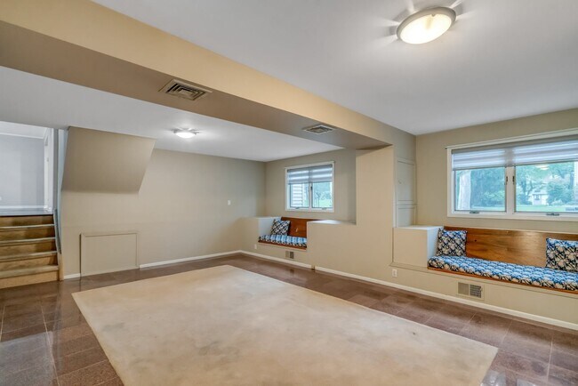 Building Photo - 8 Waibel Dr