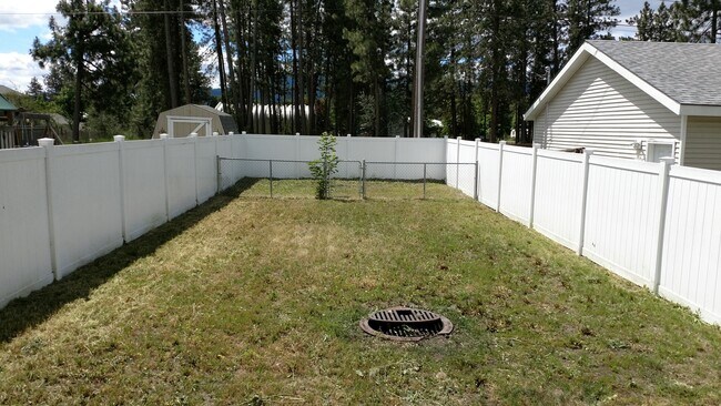 Building Photo - Modern Townhouse in Post Falls