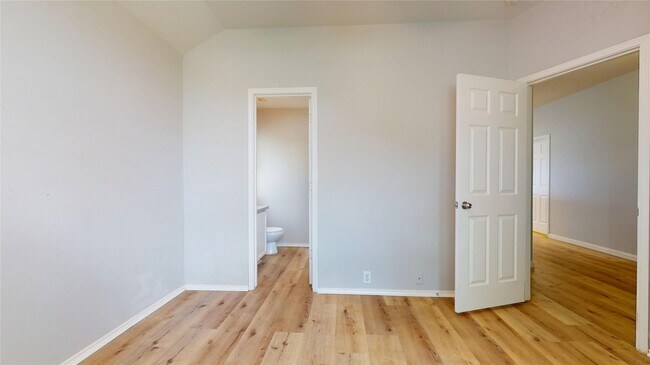 Building Photo - 1103 Sun Prairie Dr