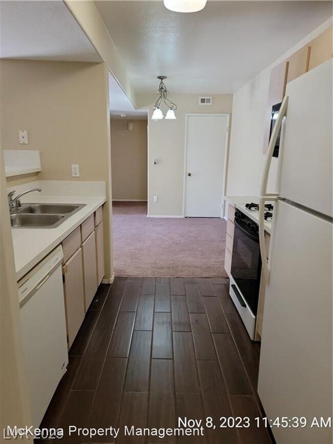 Building Photo - 2 br, 2 bath House - 7885 W Flamingo Rd #1102