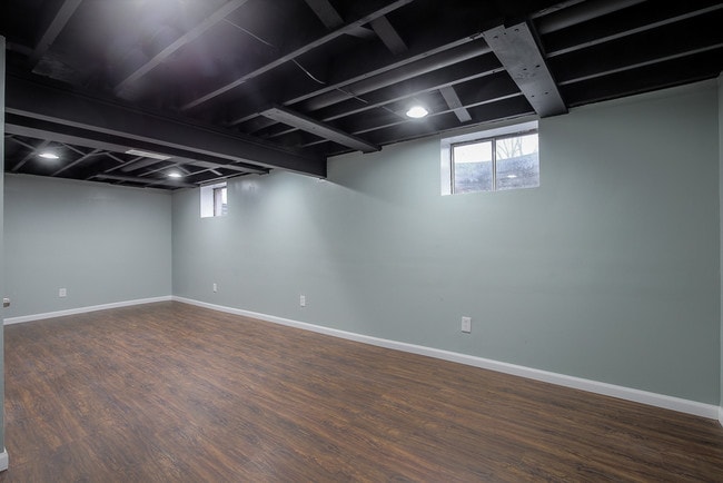 Building Photo - 510 NE Corder St