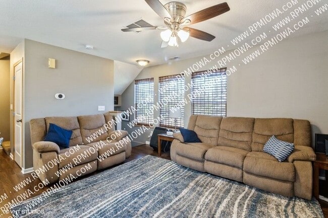 Building Photo - 15227 Alpine Dr