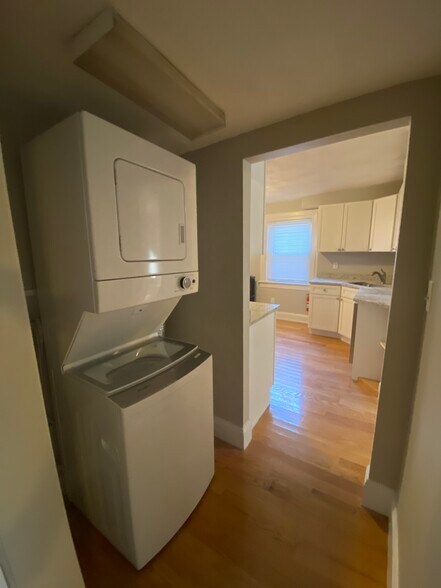 Building Photo - 305 Highland Ave