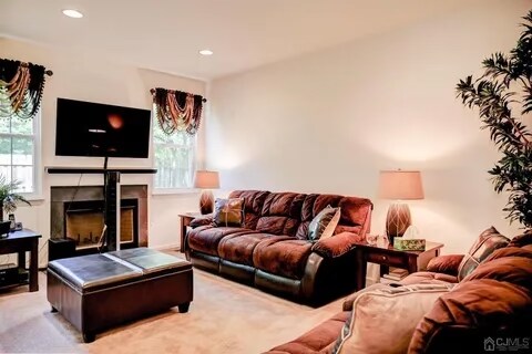 Building Photo - 305 Birch Ct