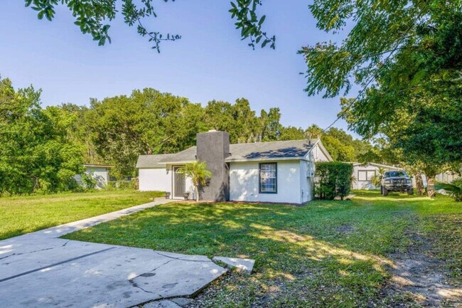 Building Photo - 2301 Carlton Dr