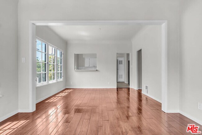 Building Photo - 751 Croft Ave