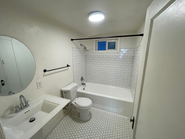 Building Photo - 1440 34th St