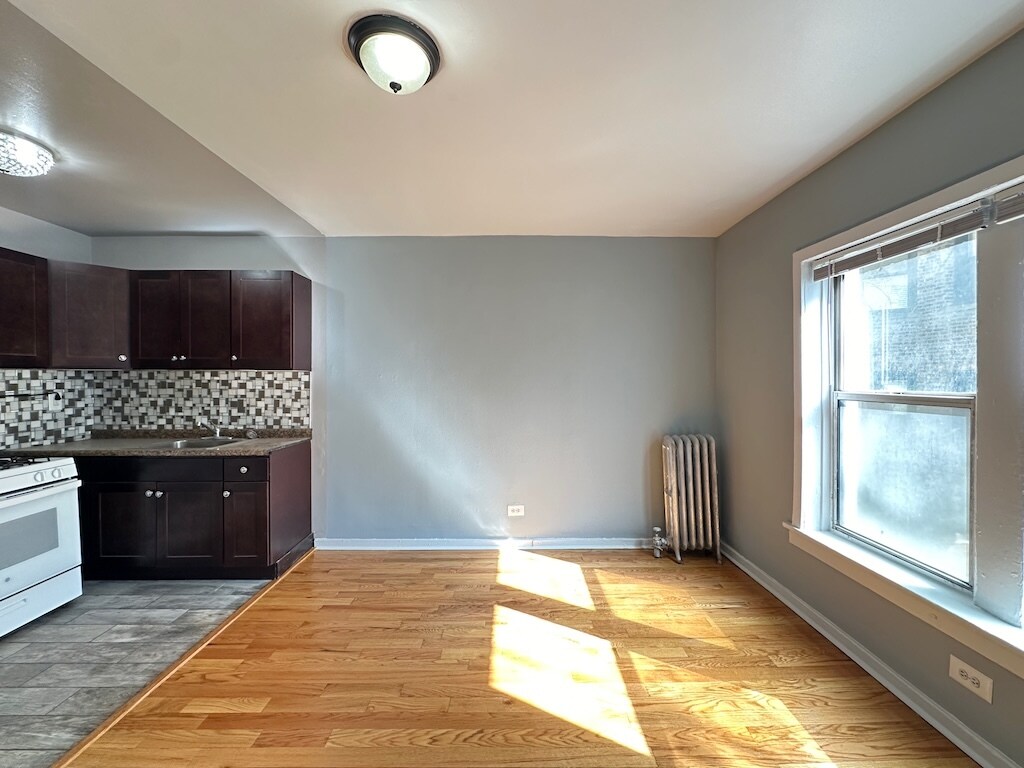 Building Photo - 5679 N Ridge Ave