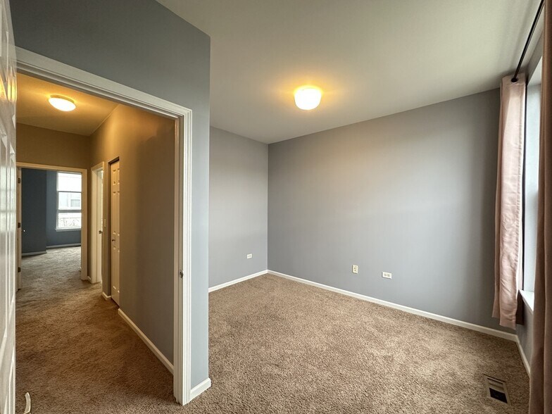 Building Photo - 3224 N Kilbourn Ave