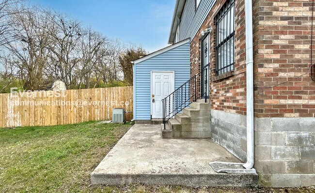 Building Photo - 1221 Katie Ave