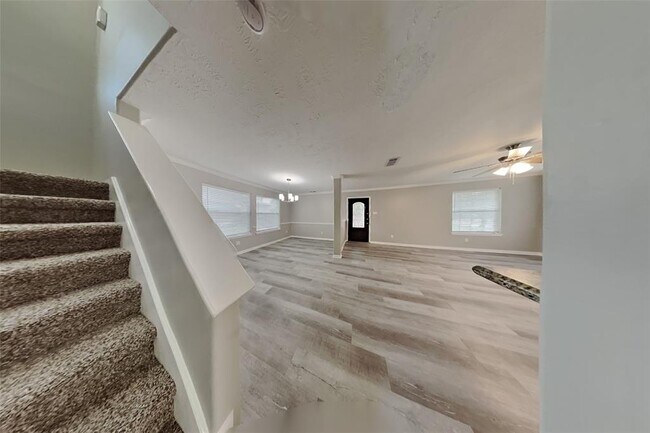 Building Photo - 18502 Dinner Creek Dr