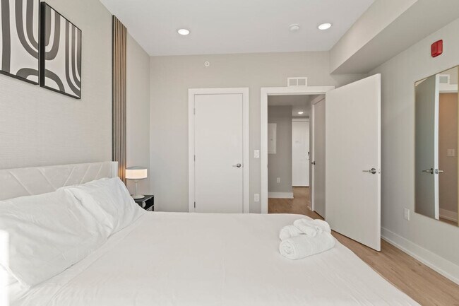 Building Photo - 901 Canal St