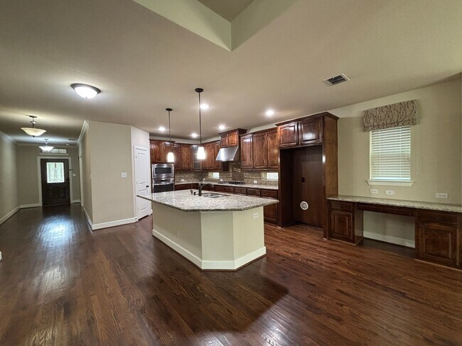 Building Photo - 5 BR/4BA | Updated Single Family Home | 2-Car Garage | Gated backyard