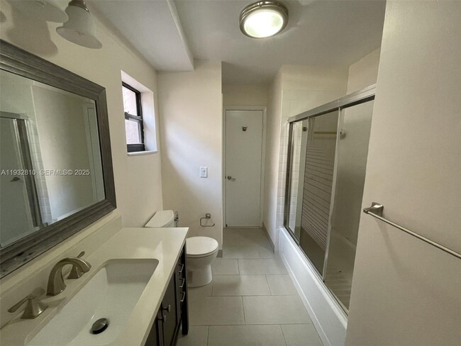 Building Photo - 16606 Greens Edge Cir