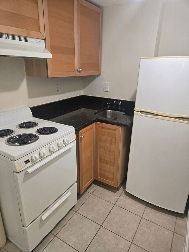 Building Photo - One bedroom MBTA GL-B