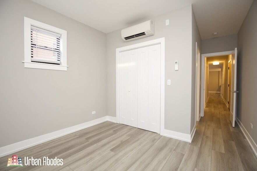 Building Photo - 3943 N Janssen Ave