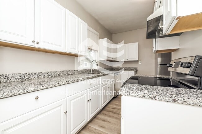 Building Photo - 324 Pointview Ave