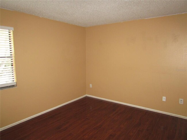 Building Photo - 10049 Lake Oak Cir