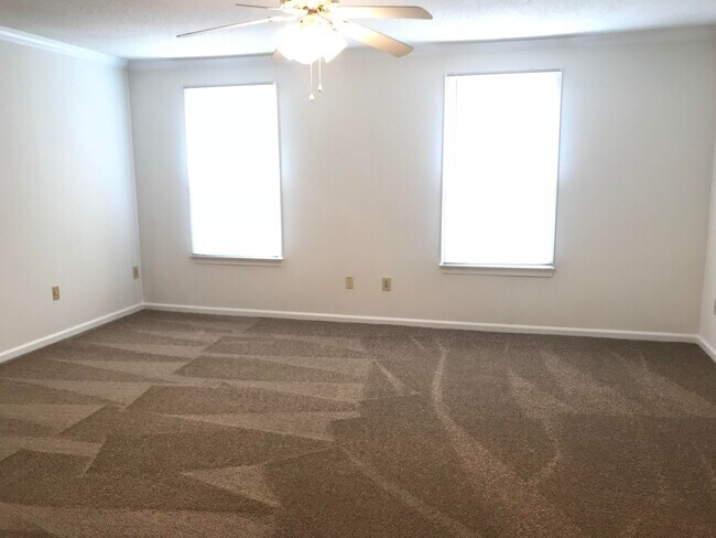 Building Photo - 4002 Ditmas Ct