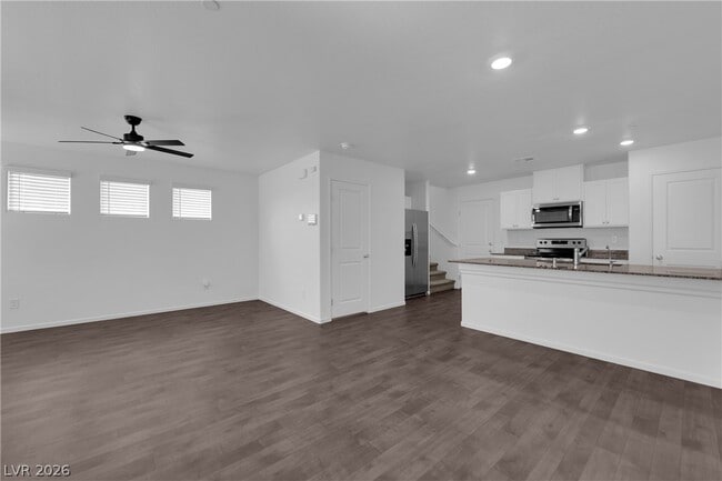 Building Photo - 1114 Scarlet Sparrow St