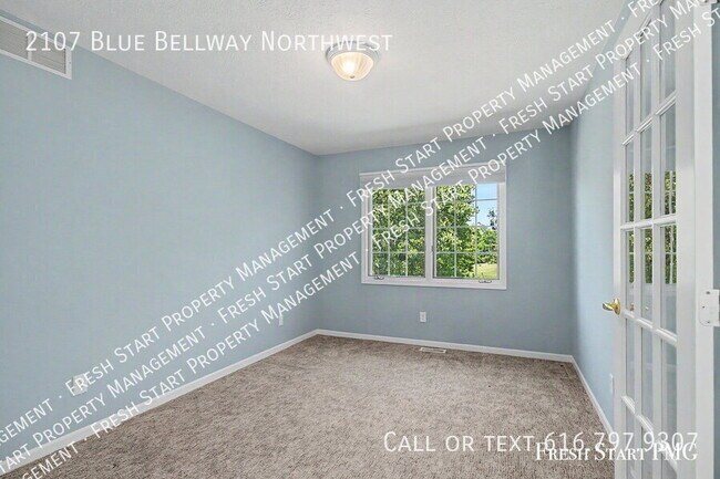 Building Photo - 2107 Blue Bell Way