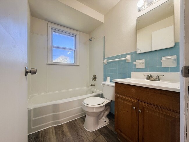 Building Photo - 2 bedroom Rental Home