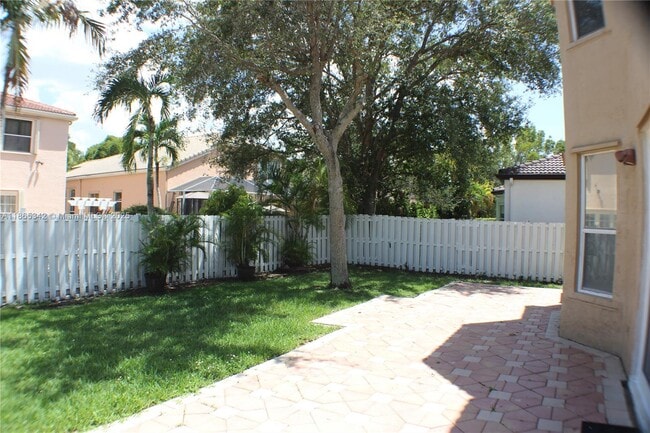 Building Photo - 4955 SW 166th Ave