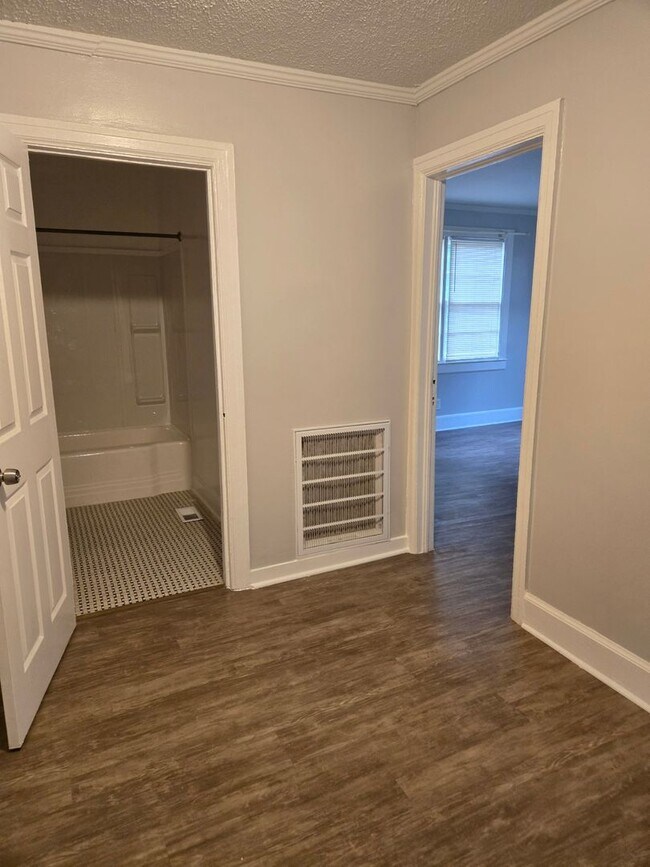 Building Photo - 4 Bedroom; 2 Bath home with Central Heatin...
