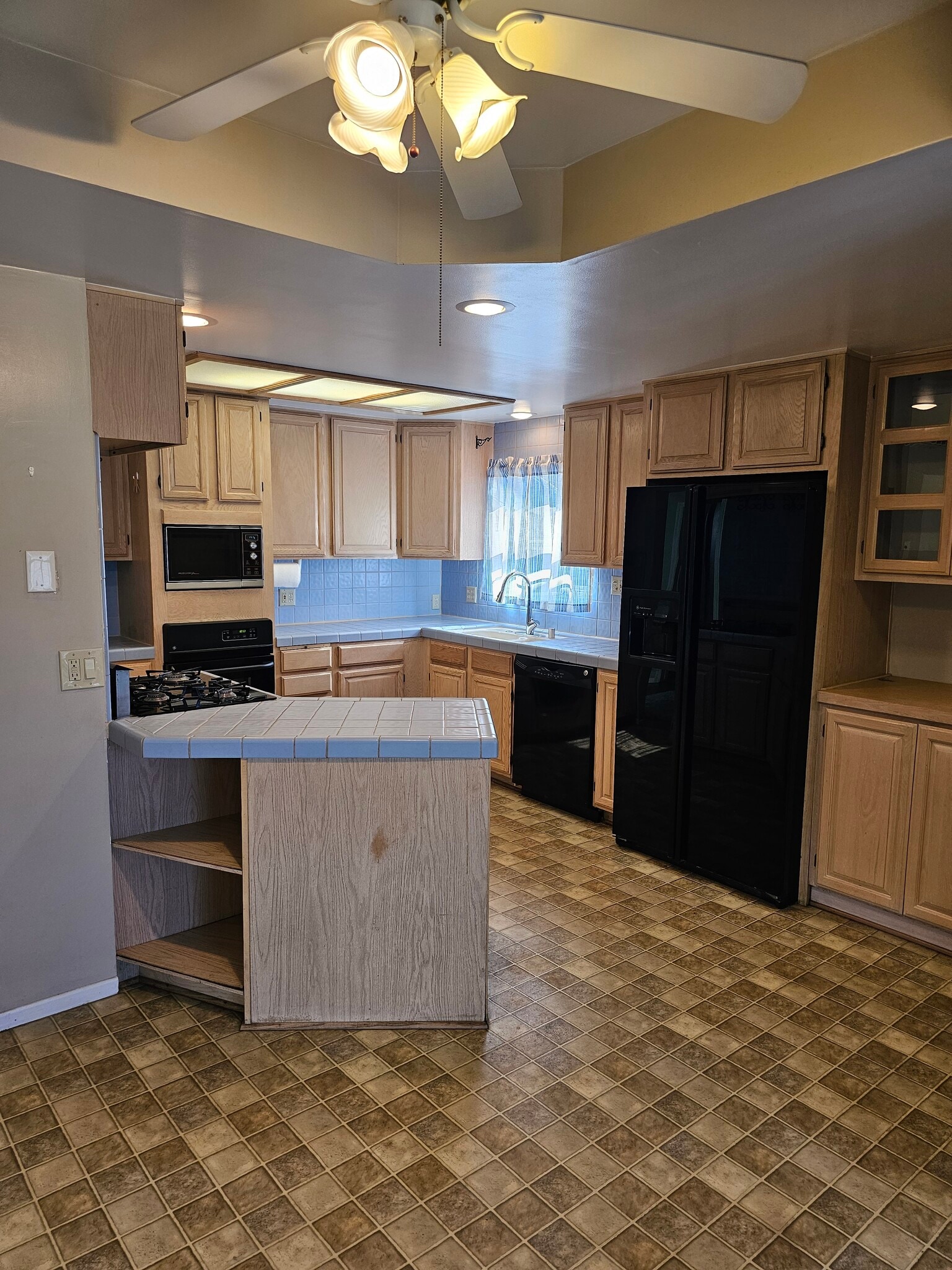 Building Photo - 707 N Lima St