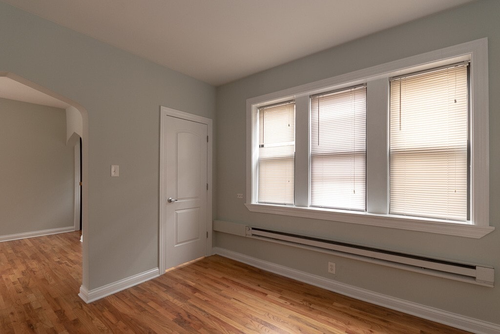 Building Photo - 4329 N Wolcott Ave
