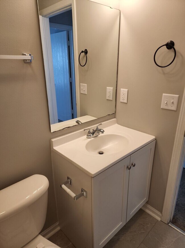 Building Photo - Three Bedroom Two Bath Home in Deerfield Farms Dayton, Indiana