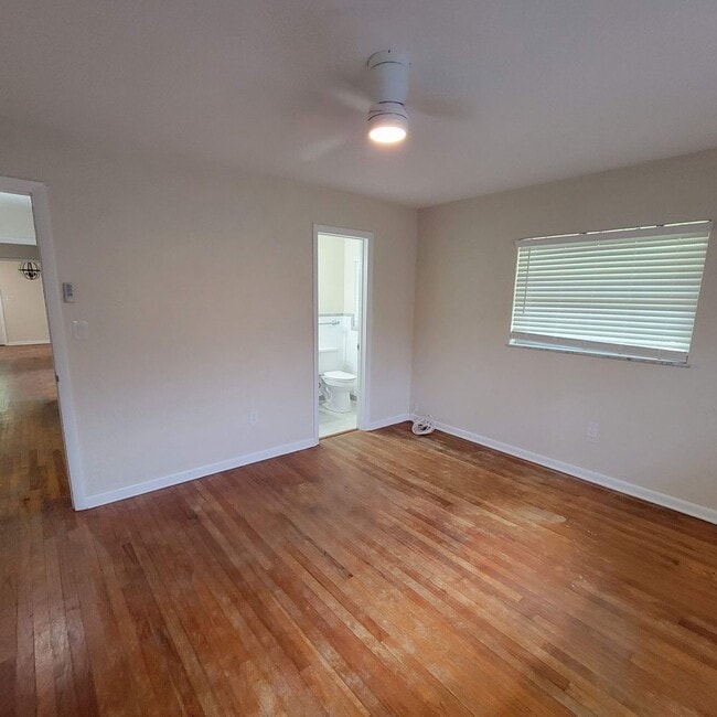 Building Photo - 3 bed, 2 bath 2 car carport