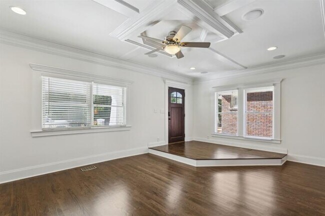 Building Photo - 546 Highland Ave NE