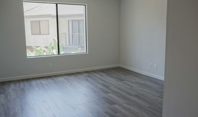 Building Photo - 620 W Hyde Park Blvd