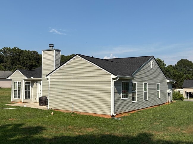 Building Photo - 1040 Tia Dr