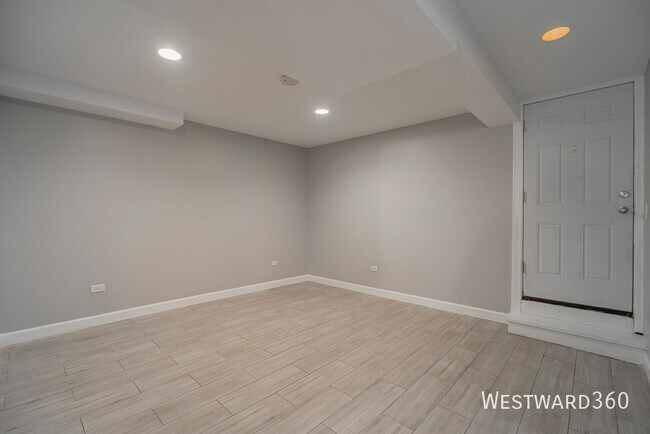 Building Photo - 1906 W 17th St