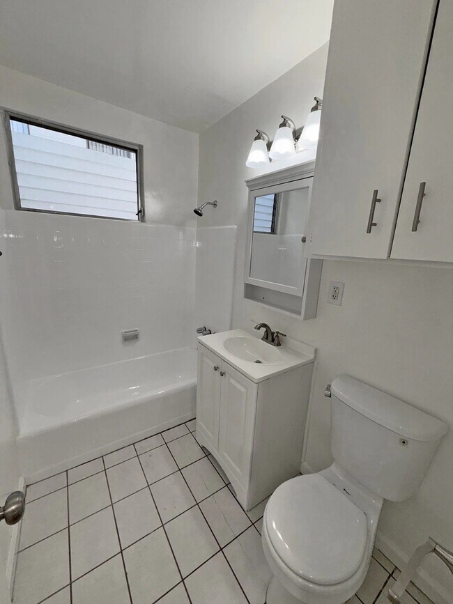 Interior Photo - 3630 Westwood Blvd