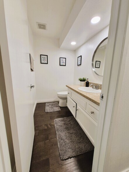 Building Photo - 5313 Sevilla Ct
