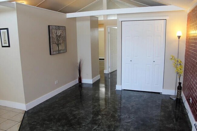 Building Photo - 1400 Julian St