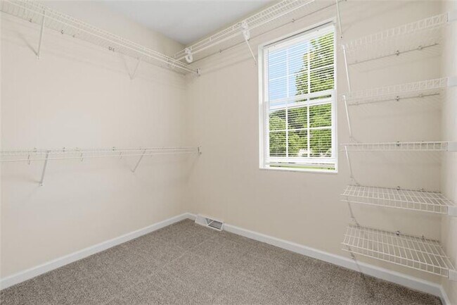 Building Photo - 223 Cottonwood Ln