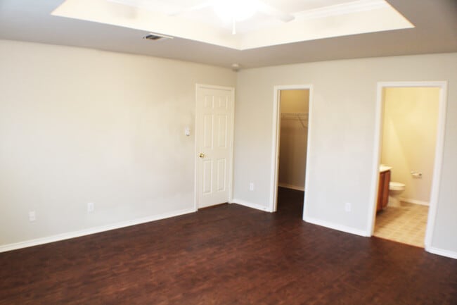 Building Photo - Great One story home in Enclave and Willow...