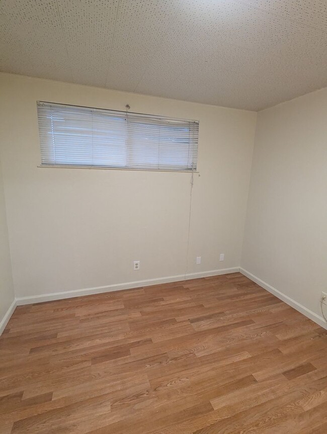 Building Photo - Spacious 3-Bedroom Home with Office & Fami...