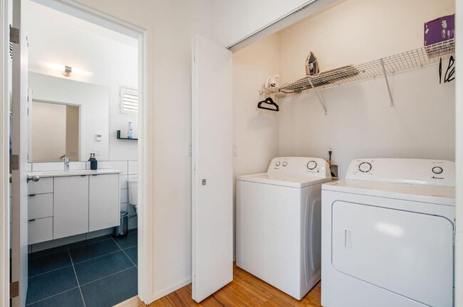 Building Photo - 2323 W Crockett St