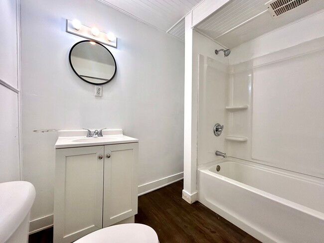 Building Photo - Four Bedroom Home in Northwest Grand Rapids - Rent Special!