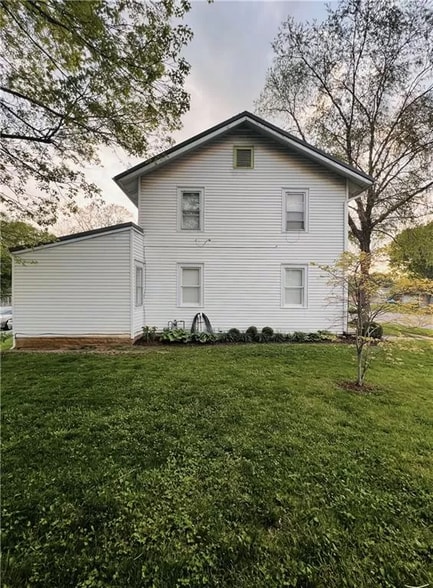 Building Photo - 1019 E 8th St