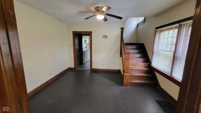 Building Photo - 514 Bernard Ave