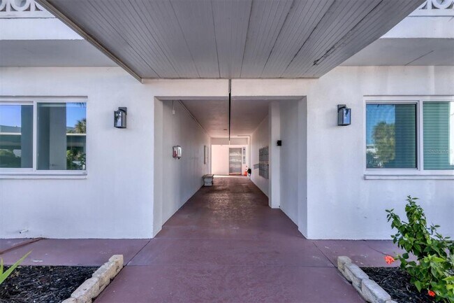 Building Photo - 761 John Ringling Blvd