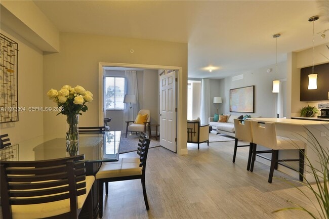 Building Photo - 2000 Salzedo St