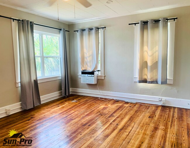 Building Photo - 808 S Grandview Ave