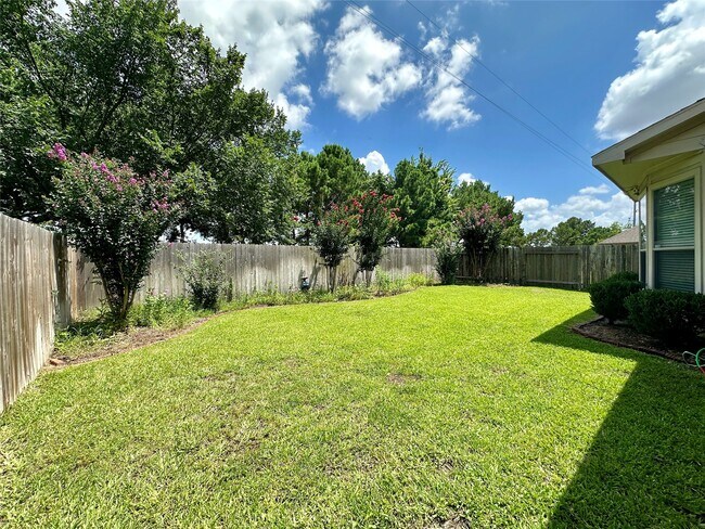 Building Photo - 25323 Lisburn Dr